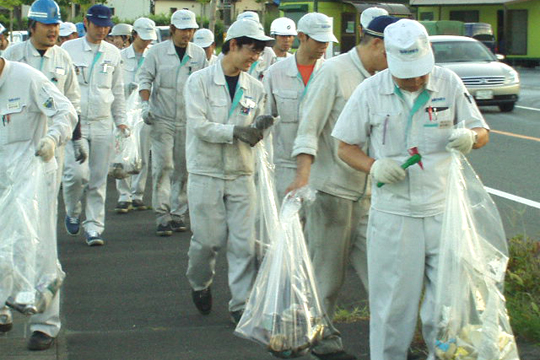 道路美化活動を行いました